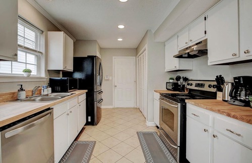 Wayne House | Modern House by Indy Motor Speedway w/3BR