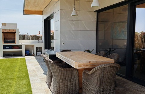 Sagres Villa | Modern house for families in the heart of Sagres with pool and garden