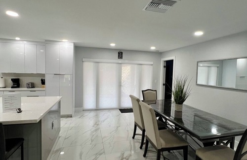 Royal Palm Beach House | Modern house in Palm Beach County