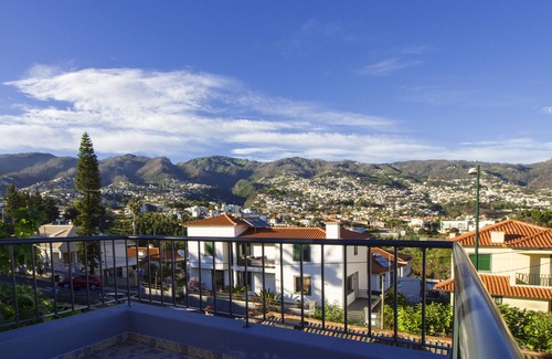Sao Pedro House | Modern House in Funchal with Great View and BBQ