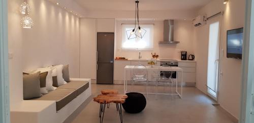 Paros House | Modern House near Parikia with 3 bedrooms & 2 bath