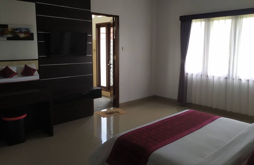Pengosekan Villa | Modern House opposite to famous guest activity Titi Batu