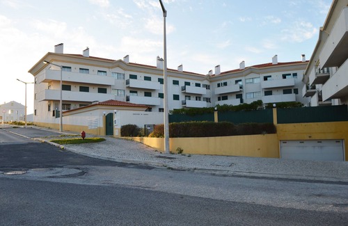 Peniche de Cima Apartment | MODERN HOUSE, WELL EQUIPPED WITH SEA VIEW AND SHORT DISTANCE TO THE BEACH