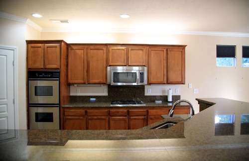 Reedley House | Modern house with jacuzzi - near 3 National Parks!