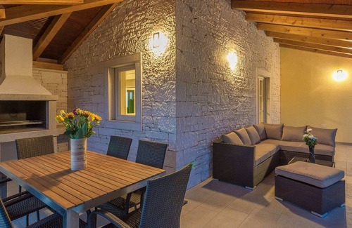 Marasi Cottage | Modern house with pool and beautiful landscaped environment in a quiet location