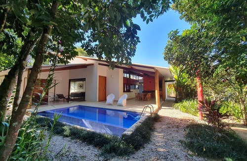 Itamambuca House | Modern house with pool for vacation on Itamambuca Beach