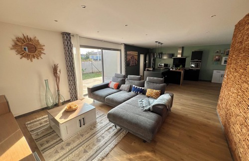 Daux House | Modern house with swimming pool, close to lake and forest