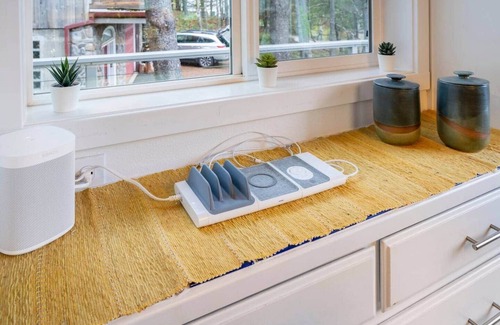 Manzanita House | Modern Huge Deck Wood Stove Pet-Friendly