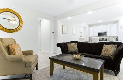 Wylie Villa | Modern I Arcade I 7 bd w/ C-Pool