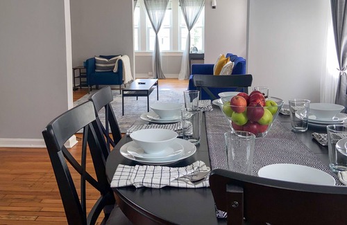 Lower Vailsburg Apartment | Modern Industrial Duplex w/Master EnSuite⭐️A Hideaway On Your Getaway!