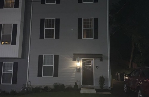 Phoenixville House | Modern Industrial, 12 min walk to Bridge St