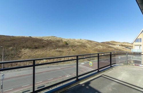 Callantsoog Apartment | Modern Ingericht Vakantieappartement met Groot Balkon, Direct Tegenover de Strandopgang van Callantsoog Gelegen