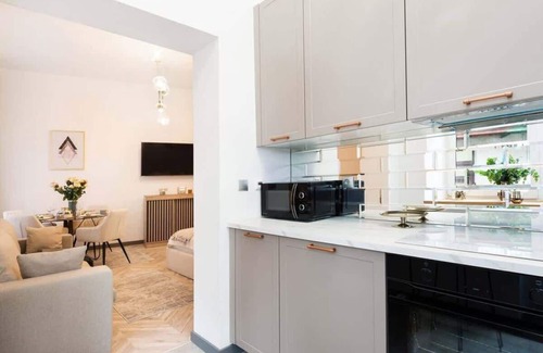 Wesoła Zachod Apartment | Modern interior near the Main Square