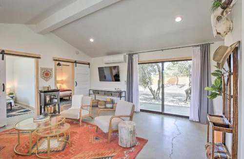 Joshua Tree House | Modern Joshua Tree Bungalow with Fire Pit and BBQ!