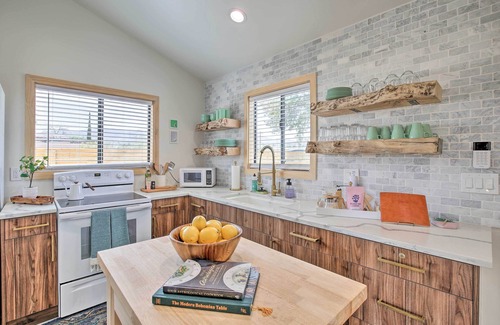 Joshua Tree House | Modern Joshua Tree Bungalow with Fire Pit & BBQ!