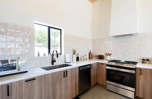 Joshua Tree House | Modern Joshua Tree Village Home