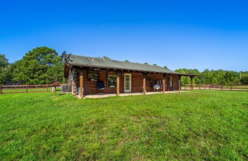 Kilgore House | Modern Kilgore Home with Yard about 14 Mi to Lake!