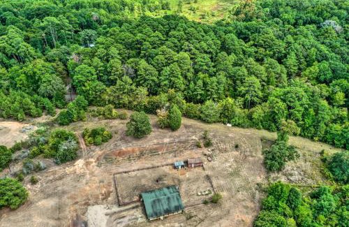 Kilgore House | Modern Kilgore Home with Yard about 14 Mi to Lake!