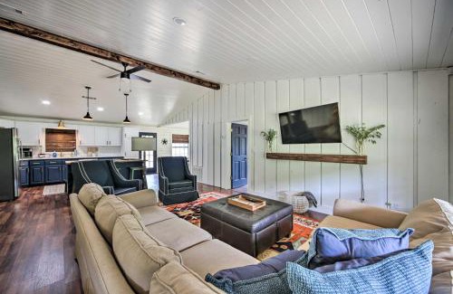 Kilgore House | Modern Kilgore Home with Yard about 14 Mi to Lake!