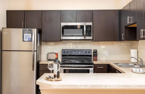 Westerville Apartment | Modern King Loft | Parking | W/D | WiFi | Pool!