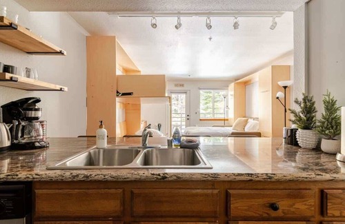Kirkwood Apartment | Modern Kirkwood One Bedroom with Deck