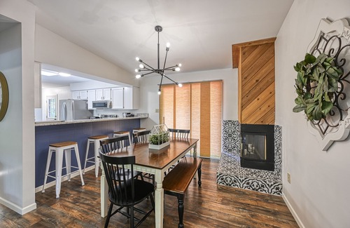 Windwood Coves Cabin | Modern Lake Anna Cabin with TWO King Suites