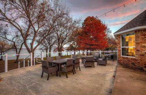 Rowlett House | Modern Lake House 4 Bed 3 Bath Breathtaking Views