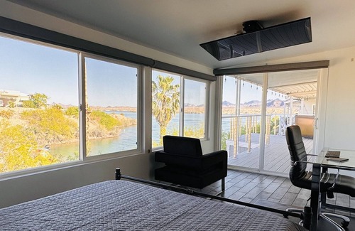 Lake Havasu City Resort | Modern Lakefront / Beachfront