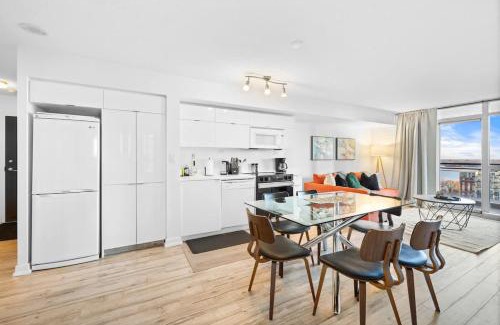 Bathurst Quay Apartment | Modern Lakefront Esc Stylish 2BR Condo with Patio