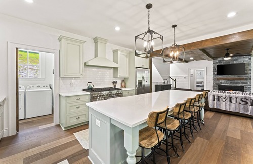 Jacksboro House | Modern lakefront retreat with private dock, game room, grill, & boat access