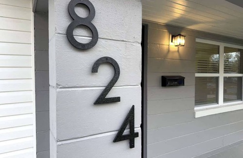Lakeland House | Modern Lakeland Retreat Longterm