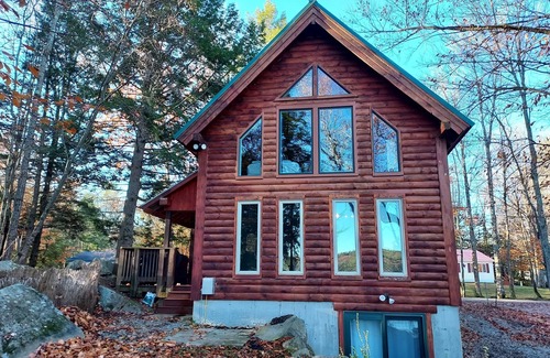 Oakland Cabin | Modern lakeside log cabin on pristine East Pond Oakland Maine's Belgrade Lakes
