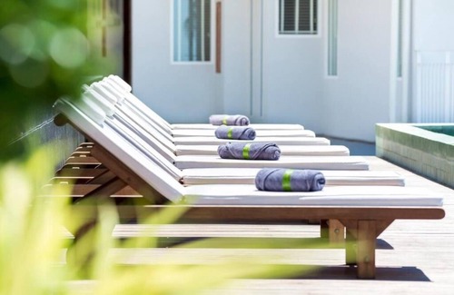 Moo 5 Condo | Modern Large Studio Apartment , Sea views & balcony, Pool, Gym near Big Budda