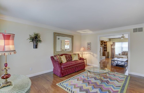Springfield House | Modern Like New LUXURY 3,200 SQ FT Home In An Awesome Location! Sleeps 12!