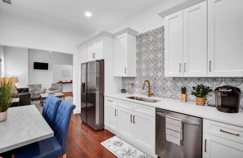 Metropolitan House | Modern Living in Thomas Square! Centrally located to Downtown & Tybee Island!
