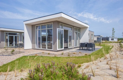 Municipality of Hellevoetsluis Ski Chalet | Modern lodge located 4.5 km. from Rockanje