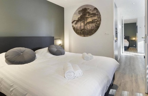 Municipality of Rhenen House | Modern lodge on the water