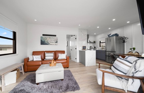 Carlsbad Village House | Modern Loft in Carlsbad Village steps to beach (Tesla Charger available)