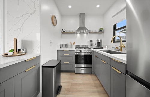 Carlsbad Village House | Modern Loft in Carlsbad Village steps to beach (Tesla Charger available)