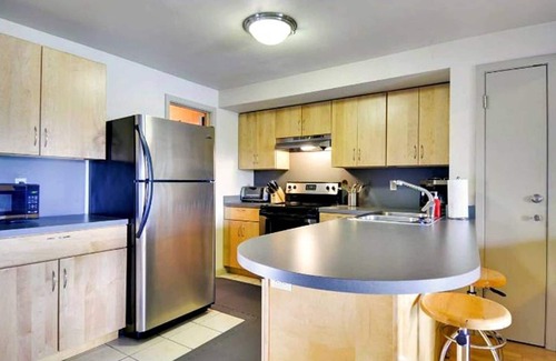Barton Hills Condo | Modern Loft in the Heart of ATX | Walk to Zilker Park