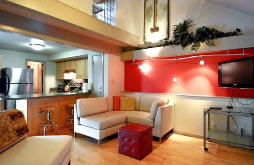 Barton Hills Condo | Modern Loft in the Heart of ATX | Walk to Zilker Park