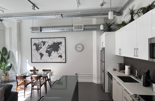 Downtown Los Angeles Condo | Modern Loft-Rooftop with City view, Pool, Spa, Gym and Free parking!