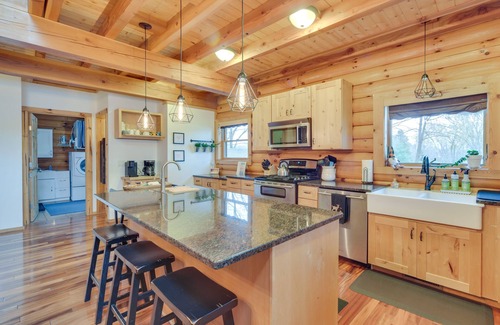 Pine City Cabin | Modern Log Cabin w/Rec Room, Steps to Lake!