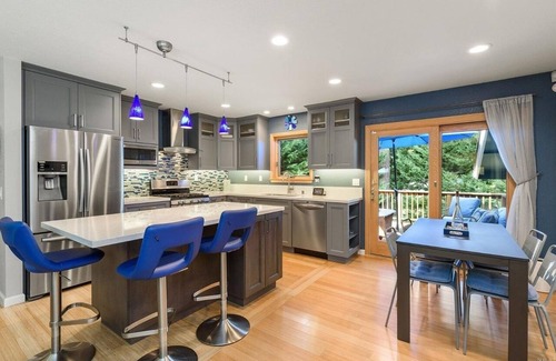 Guerneville House | Modern Log house! Private Pool! Spa! Close to town