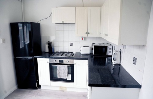 Hale House | Modern London House With Free Parking & Family Friendly