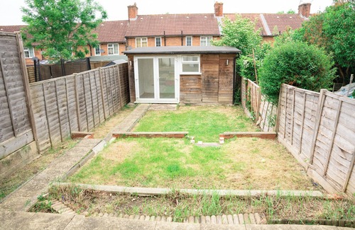 Hale House | Modern London House With Free Parking & Family Friendly