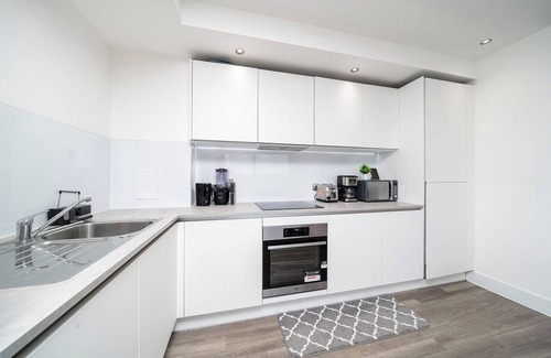 Royal Docks Apartment | Modern London Stay - Close to O2 and Canary Wharf
