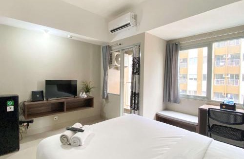 Duren Sawit Apartment | Modern Look Studio Room at Gateway Park LRT City Jatibening Apartment By Travelio