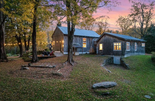 Wardsboro Ski Chalet | Modern Lux Cabin w/Mtn Views | Fire Pit