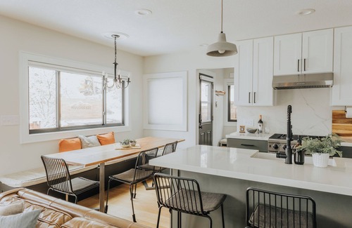 Cascade-Chipita Park House | ☆Modern Luxury Cabin - Hot Tub✔ Hiking✔ Hammocks✔☆